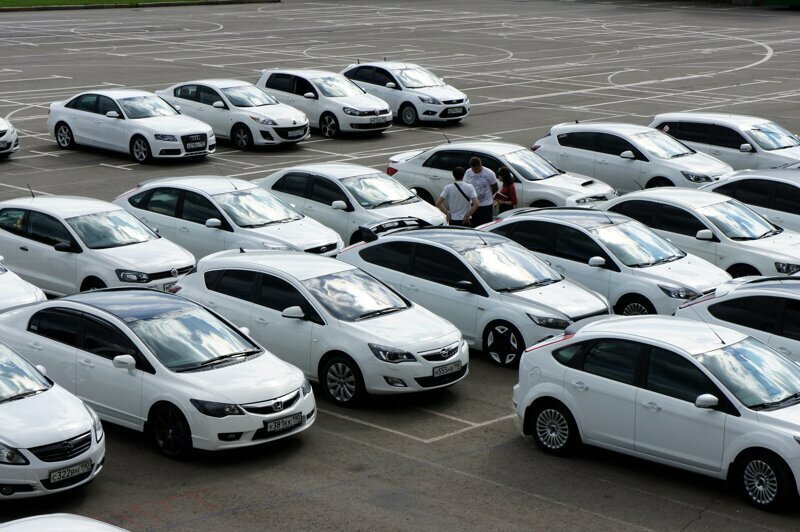 Чем объясняется меньшая стоимость авто белого цвета