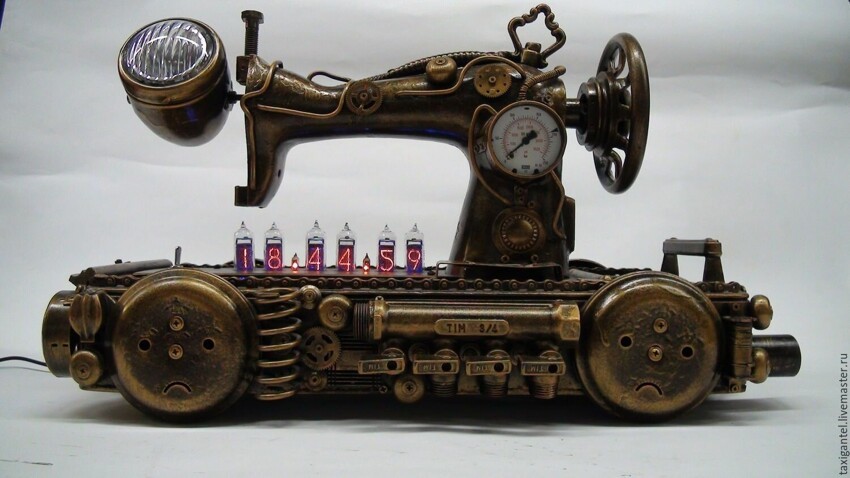 Еще одно чудесное преображение  старой швейной машинки
