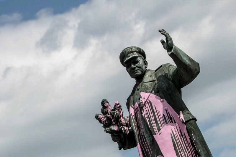 Чех подал в суд на пражского мэра за осквернение советского памятника