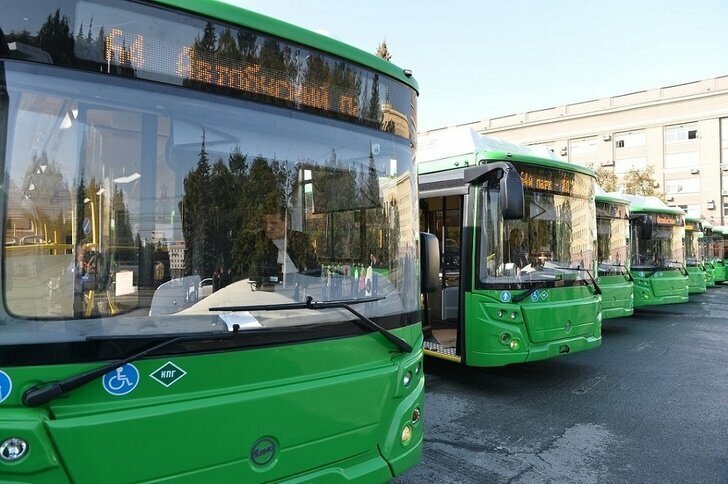 В Челябинск прибыли 17 новых низкопольных автобусов