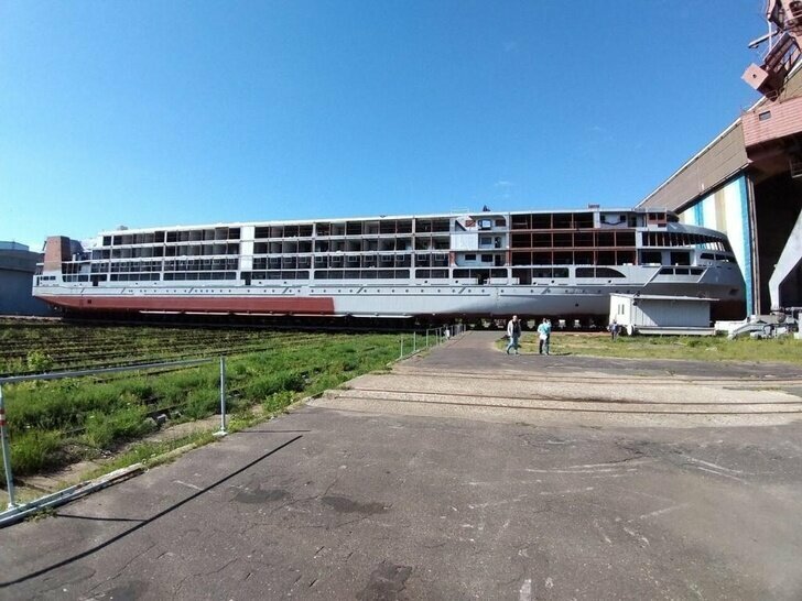 На судостроительном заводе «Красное Сормово» (Нижегородская область) полностью сформирован корпус круизного лайнера проекта PV300 «Мустай Карим»