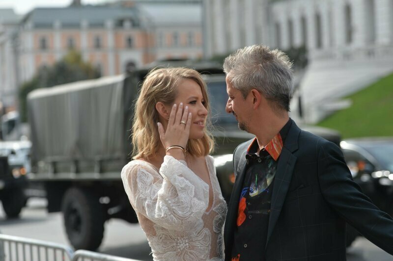 Собчак прогнала родителей мужа со свадьбы