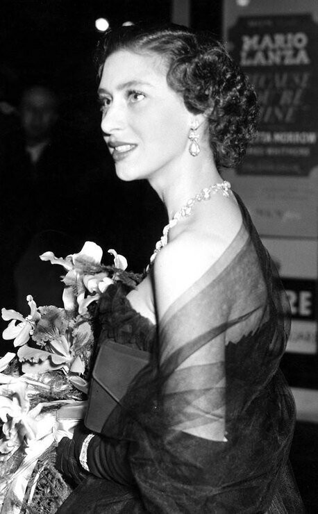 Принцесса Маргарет 1930−2002, младшая сестра королевы Великобритании Елизаветы II