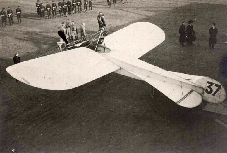 Аэроплан типа «Блерио» на аэродроме в г.Тюмень. 1910