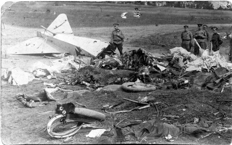 Сбитый немецкий аэроплан у дер Луки июль 1916 г.