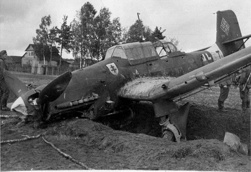 17 сентября 1935 — Состоялся первый полёт немецкого пикирующего бомбардировщика Юнкерс Ju.87 «Штука»