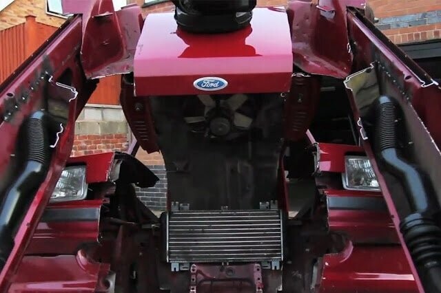 Автомобиль "Форд Фиеста" превратили в робота-трансформера