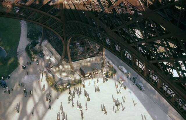 Париж, Франция, 1950-е. Эйфелева башня