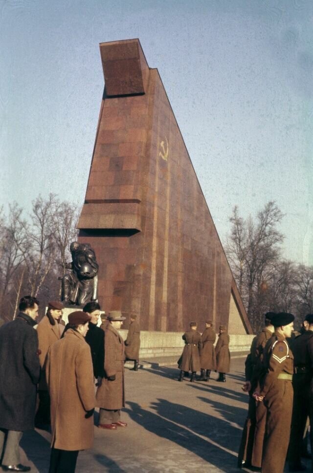 Берлин, Германия, 1950-е. Советский воинский мемориал