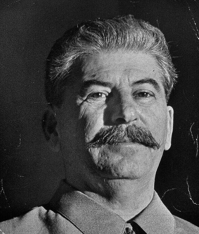 От расстрела его, "контру", спас сам Сталин