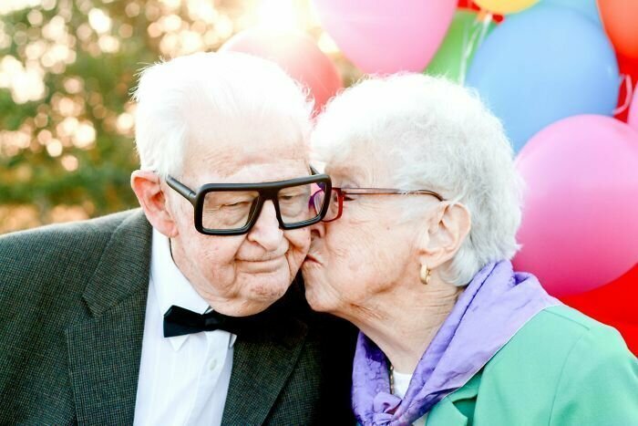 90-летние Ричард и Кэролин с радостью откликнулись на предложение - и вписались идеально!