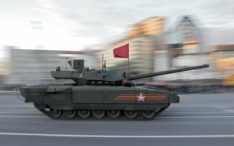 Кстати, в начале июня издание World Digital News <a href="https://fishki.net/3003833-rossijskij-tank-armata-priznali-luchshim-tankom-v-mire.html">признало "Армату" лучшим в мире танком</a>
