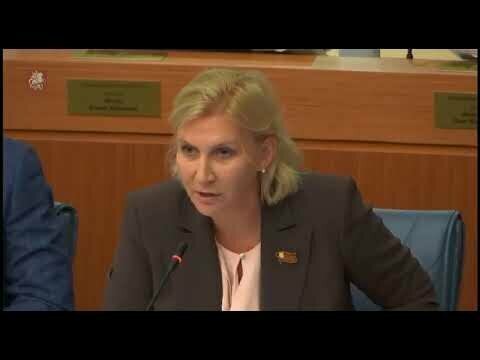 Елена Шувалова опозорила КПРФ в Мосгордуме 