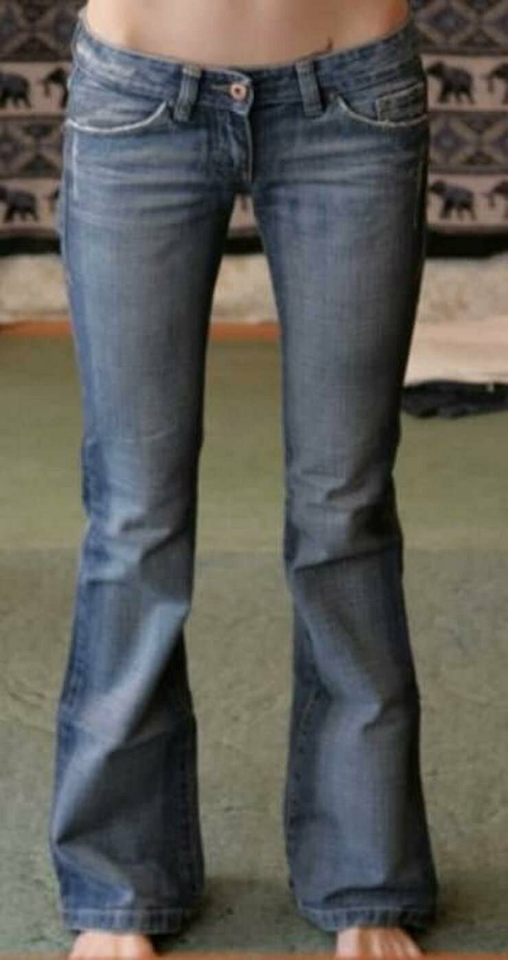 14. Или мега-узкие и мега-низкие джинсы, подчёркивающие все пропорции тела