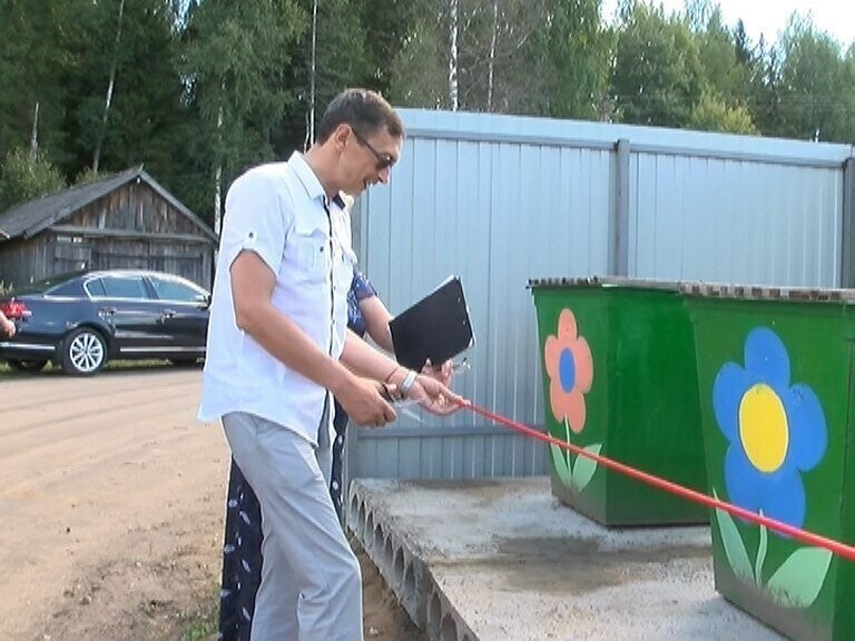 Чиновник и красная ленточка