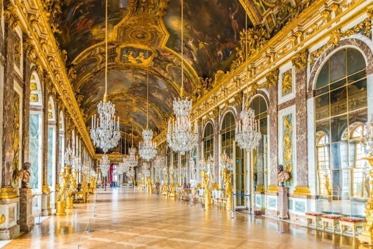 3. Знаменитый зеркальный зал Версальского дворца содержит 357 зеркал