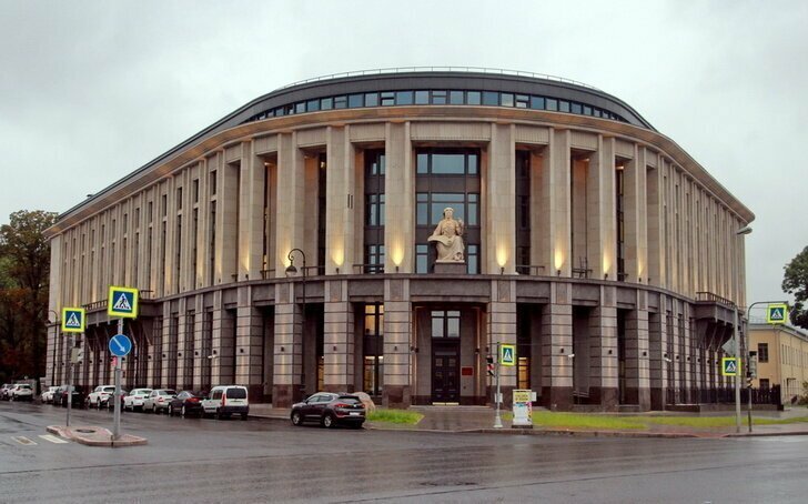 На Смольной набережной в Петербурге построили здание арбитражного суда