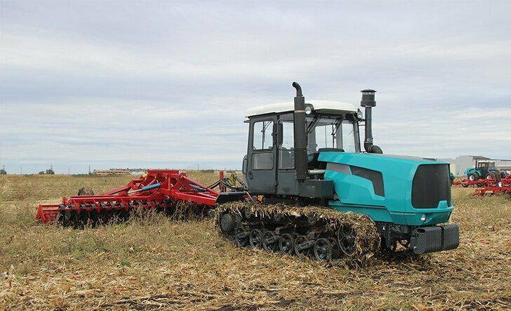 Брянский тракторный завод представил новую модель сельскохозяйственного трактора БТЗ-180
