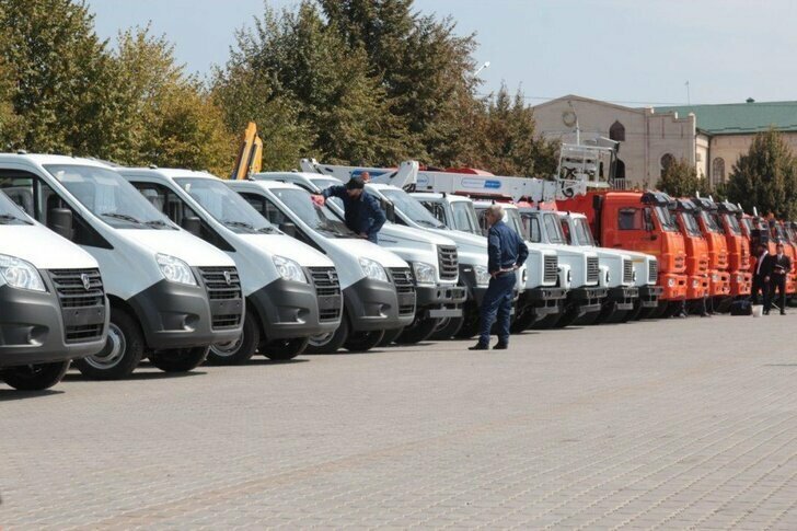 Муниципальные службы Грозного получили в подарок 65 единиц новой спецтехники