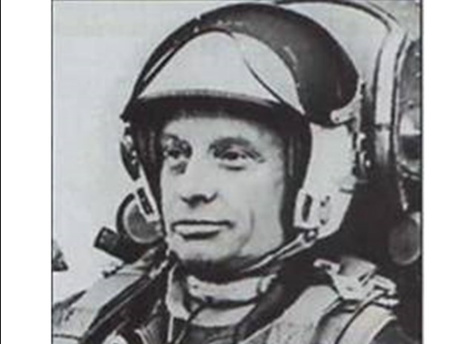 2. Первым был не Гагарин, а советский летчик-испытатель Владимир Ильюшин.