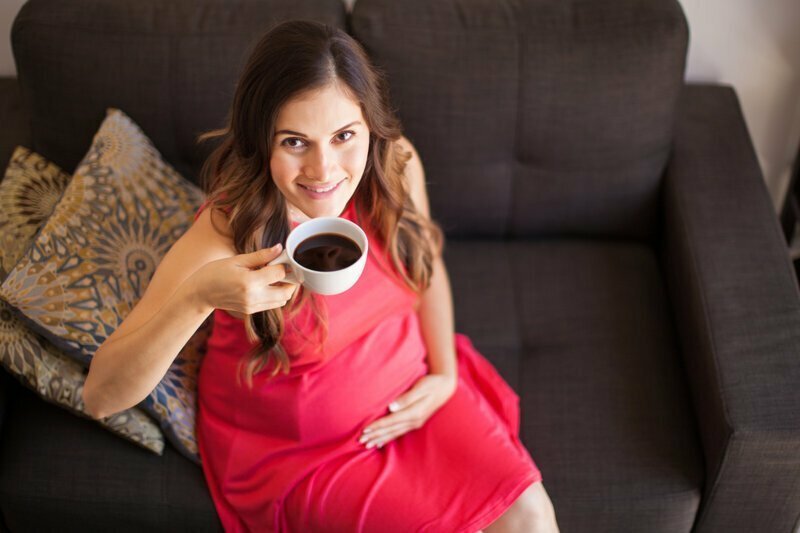 Пить или не пить: почему беременным лучше отказать от кофе?