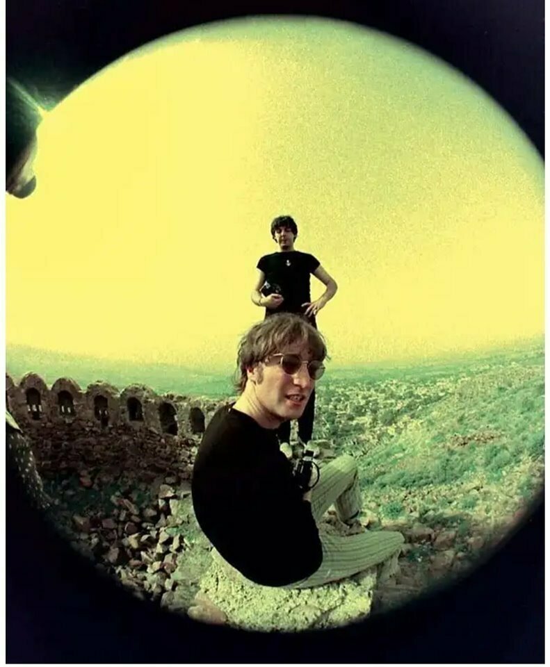 Джон Леннон и Пол Маккартни Индия 6 июля 1966 года