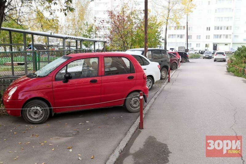 "Личные" парковки во дворе признали незаконными