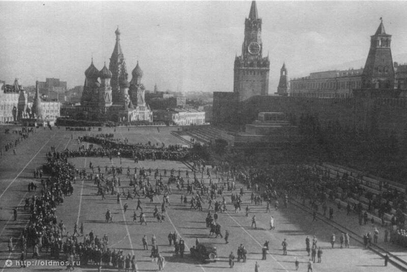 Очередь в мавзолей Ленина - главная очередь страны