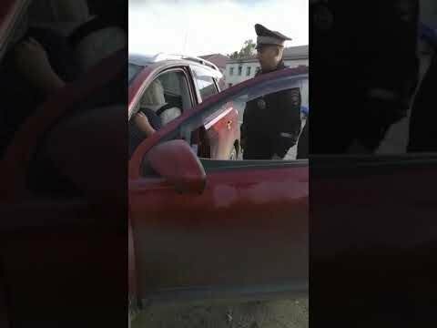 Очередная гражданка СССР спорит с полицейскими 