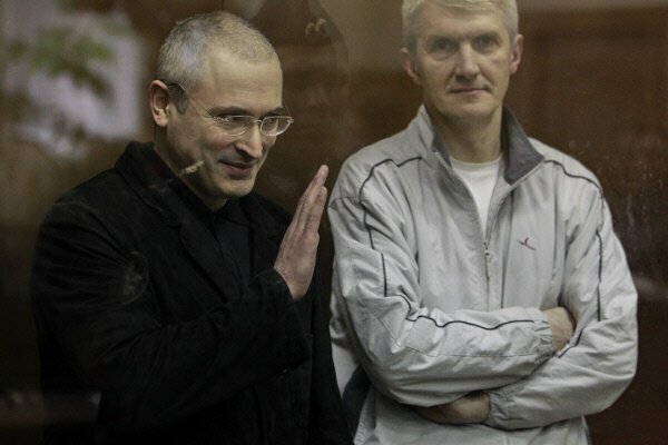 Мужеложцы Ходорковского: геи-священники подставили зад беглому олигарху