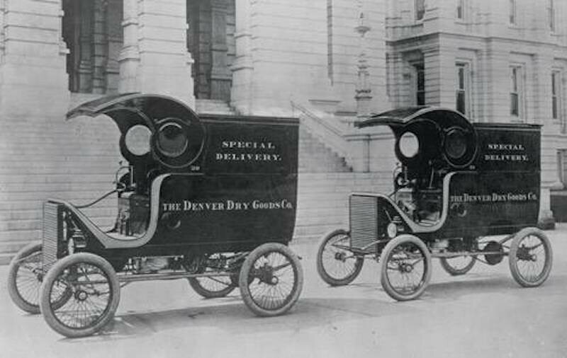 1900 год, США. Паровые грузовики на улицах Денвера