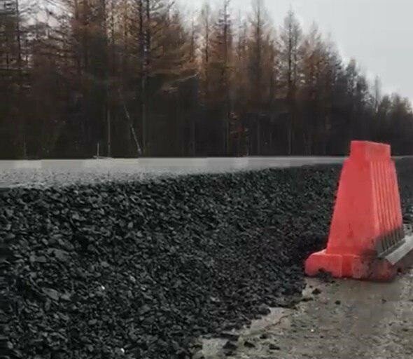 Дорожники уложили асфальт полуметровой толщины