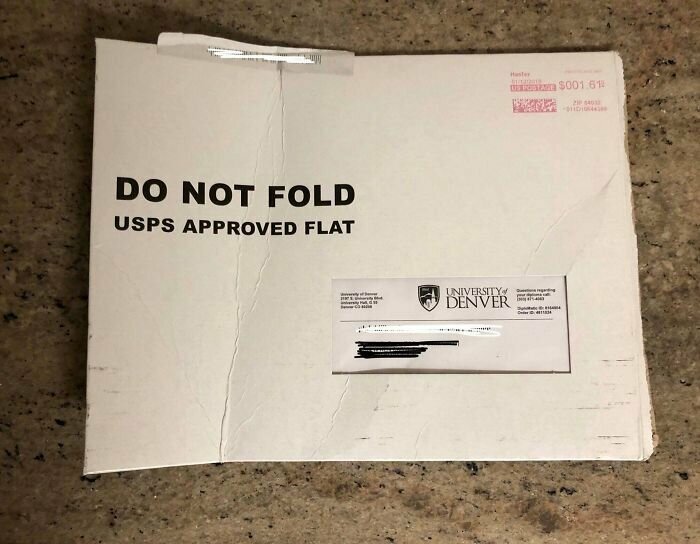 2. На конверте написано: "Не сгибать". Это был диплом об окончании университета