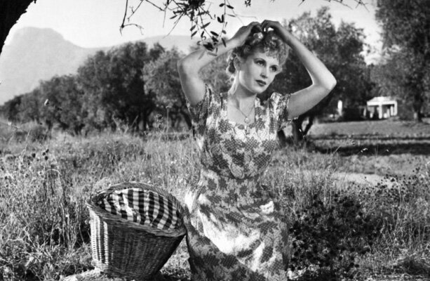  Жозетт Дэй в роли Бэлль: " Красавица и чудовище " 1946 год. 