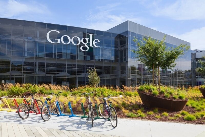 А вы отмечали сегодня день рождения корпорации Гугл?
