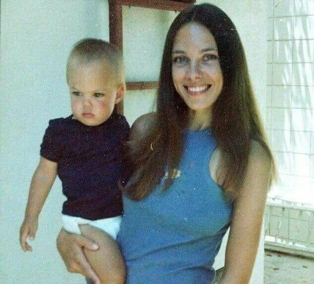 Маршелин Бертран с дочкой Анджелиной Джоли 1970-е 