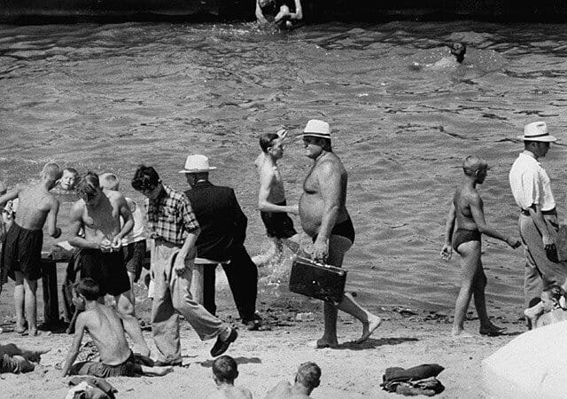 На пляж, как на работу)) 1950-е 