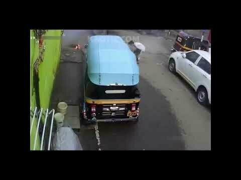 Школьник из Индии наступил на высоковольтный кабель. О боже он прозрел! 