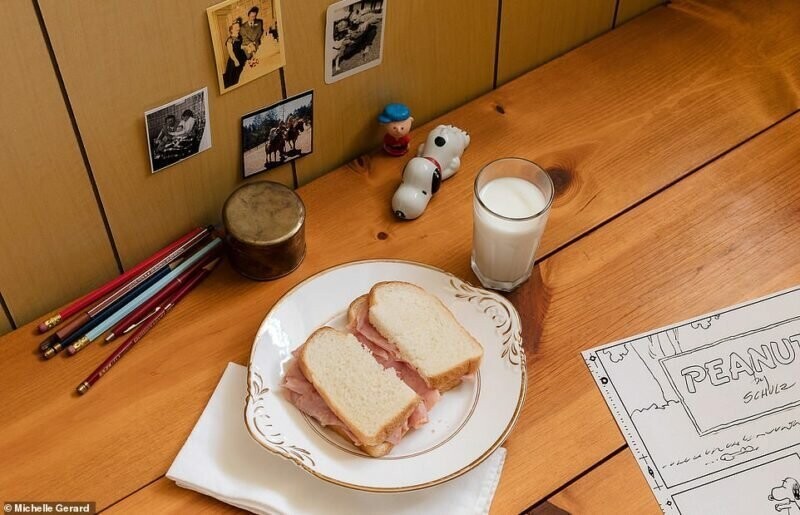 Чарльз Монро Шульц, как и подобает создателю мультяшных персонажей для детей, любил съесть на завтрак два сэндвича с ветчиной и выпить стакан молока.