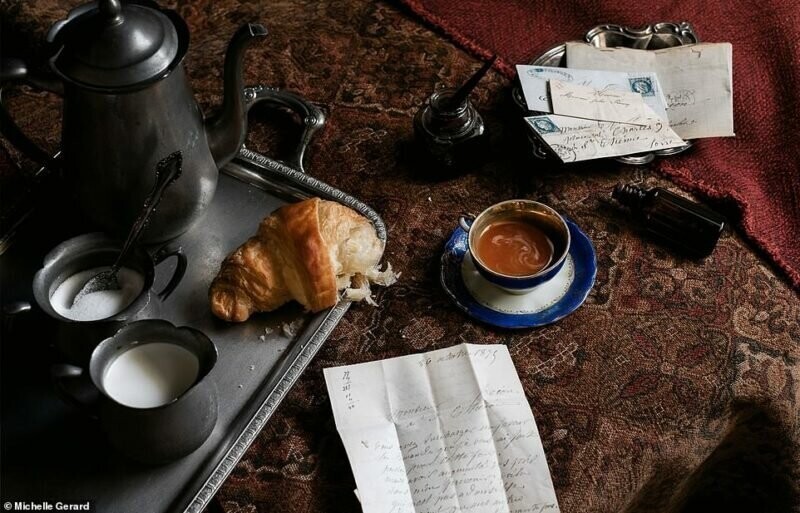 Марсель Пруст в кулинарных предпочтениях не отличался оригинальностью. Его завтрак – это крепкий черный кофе и круассан.