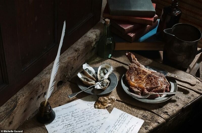 Перед вами устрицы и стейк, любимые блюда поэта Уолта Уитмена. Писатель явно имел утонченный вкус и предпочитал деликатесы.