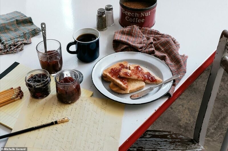 На первый взгляд завтрак Джона Стейнбека выглядит зяурядно, однако, тосты он предпочитал остывшими, а кофе — холодным.