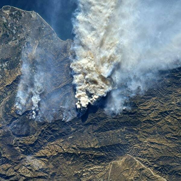 Лесной пожар, каким его видят с орбитальной станции 
