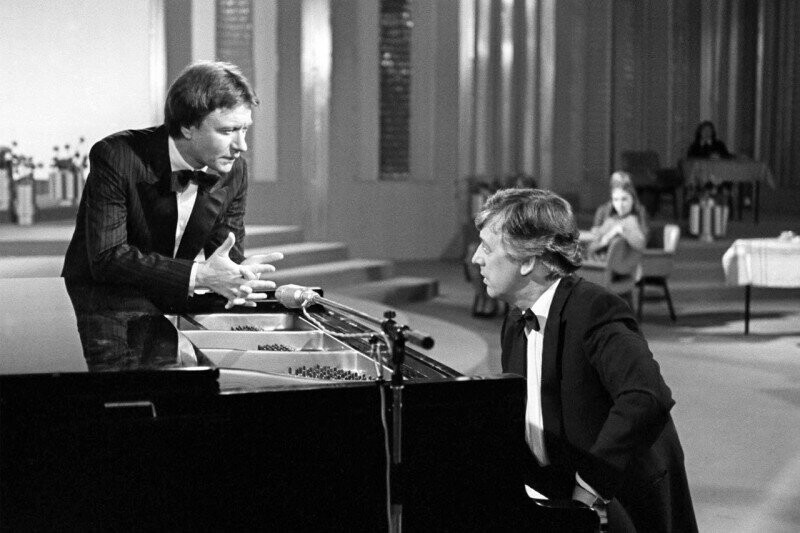 Актер Андрей Миронов и композитор Раймонд Паулс на «Голубом огоньке», 1983 год. Фотография Виталия Созинова 