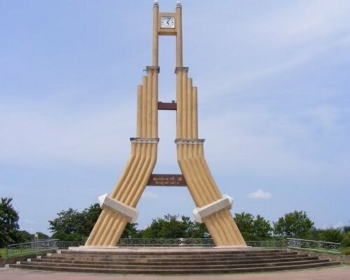 9 – Тайская часовая башня в виде губной гармоники