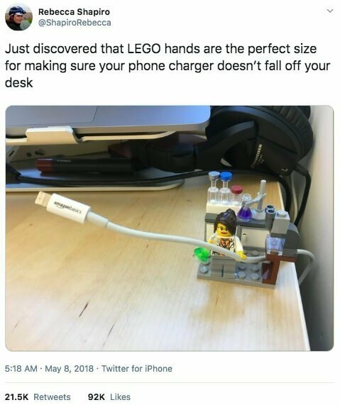Лего - это не тольо конструктор, но и отличный держатель для проводов!