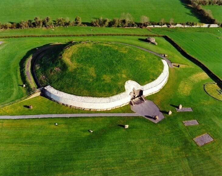 Таинственная гробница Ньюгрейндж в Ирландии — старше, чем Великие пирамиды в Египте