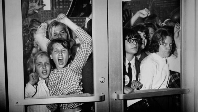 11. Фанатки в ожидании концерта группы "Beatles", 14 сентября 1964 год