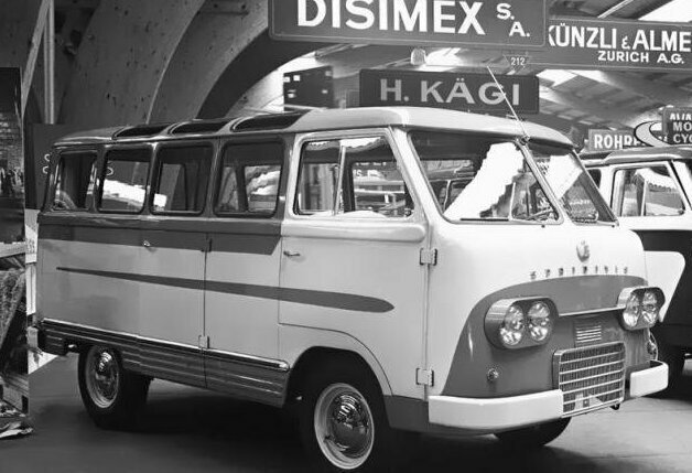 Когда РАФ делал только первые шаги по созданию микроавтобусов, наряду с моделью "10" в 1958 г. он спроектировал модель "08", которой впоследствии присвоили индекс РАФ-978. Она была известна как "Спридитис"