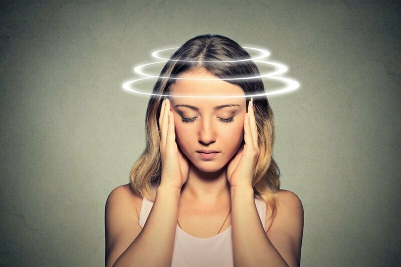 Почему кружится голова: причины головокружения и способы его устранения